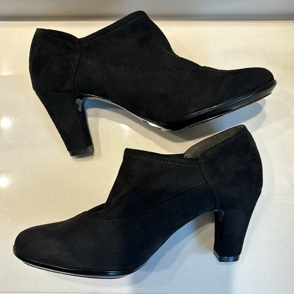Aerosoles Heelrest Black Suede 3in Heel Comfy Soft Slip on Ankle Boot - Picture 7 of 13